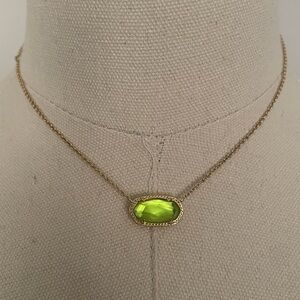 Kendra Scott Elisa Gold Pendant Necklace in Peridot Illusion - Never Worn